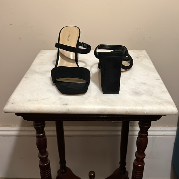NIB Ann Taylor Two Strap Block Heel Sandal, Size 8 1/2 - Picture 2 of 6
